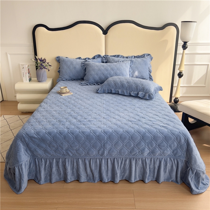 91家纺网 家纺一手货源 找家纺 十个点家纺 2024新款牛奶绒夹棉床盖三件套-唯美系列 唯美-爱尔蓝