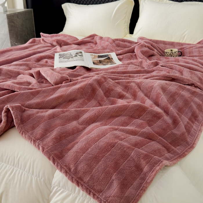 91家纺网 家纺一手货源 找家纺 春妮家纺 2024新款提花牛奶绒毛毯 豆沙