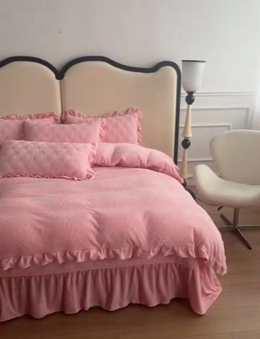 91家纺网 家纺一手货源 找家纺 十个点家纺 2024新款牛奶绒夹棉床盖四件套-唯美系列 唯美-蜜桃粉