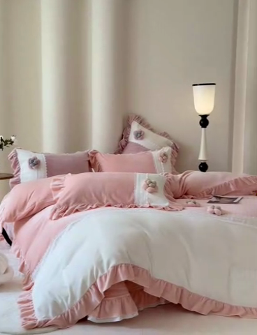 91家纺网 家纺一手货源 找家纺 （总）佰织鑫家居 2024秋冬新款高克重全消光牛奶绒床盖款四件套爱丽丝系列