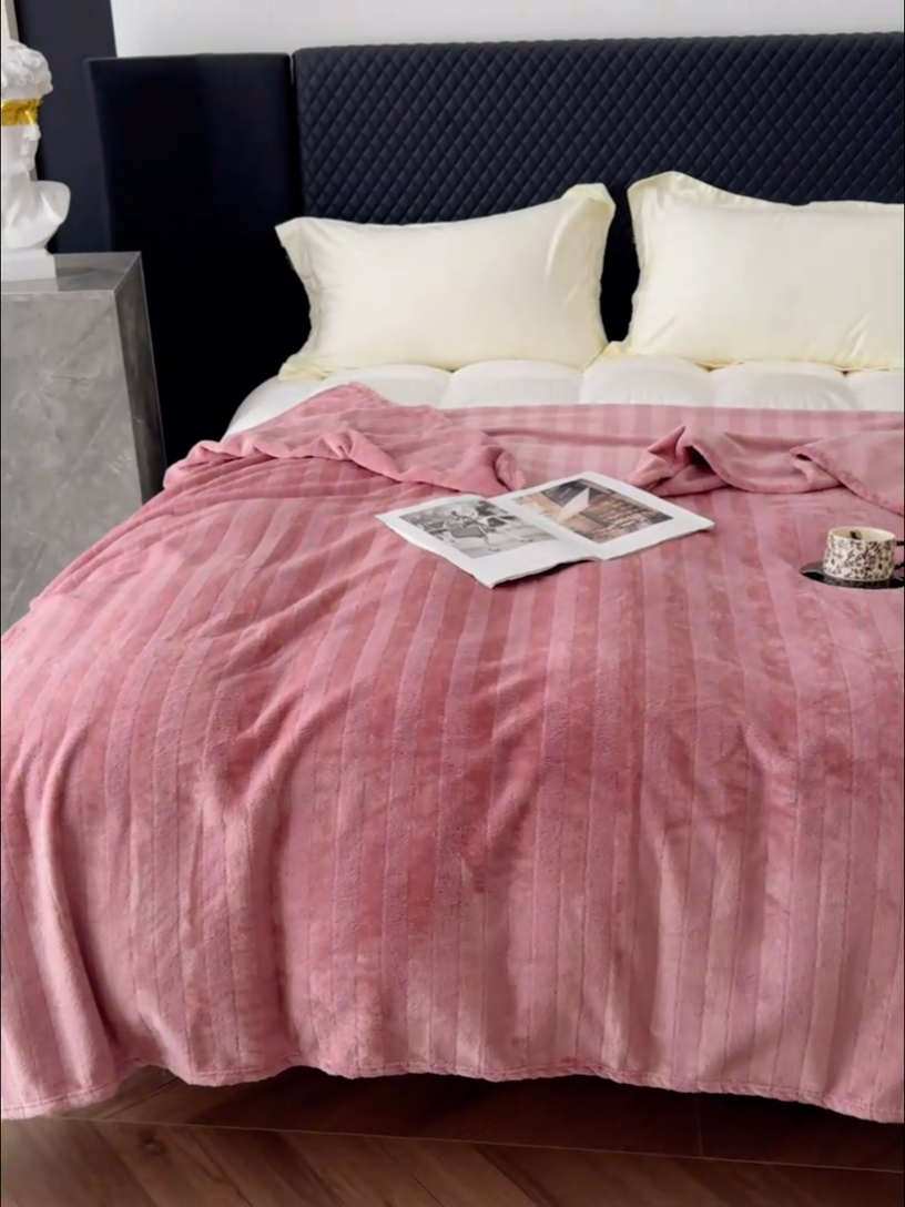 91家纺网 家纺一手货源 找家纺 春妮家纺 2024新款提花牛奶绒毛毯 豆沙