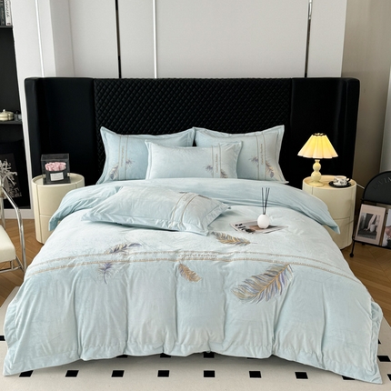 91家纺网 家纺一手货源 找家纺 （总）雪夫人 2024新款加厚宝宝绒刺绣床裙款四件套-羽毛