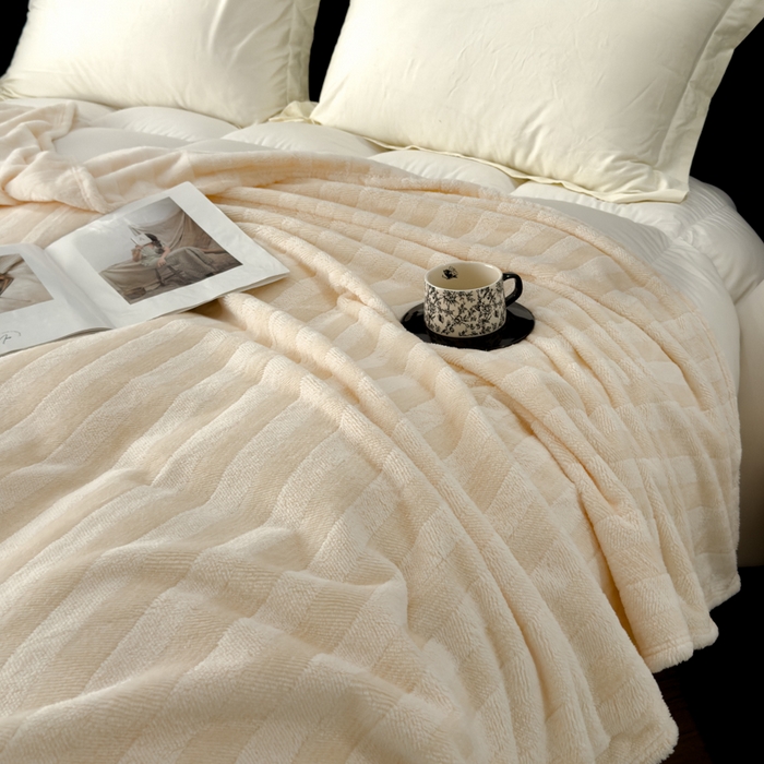 91家纺网 家纺一手货源 找家纺 春妮家纺 2024新款提花牛奶绒毛毯 米白