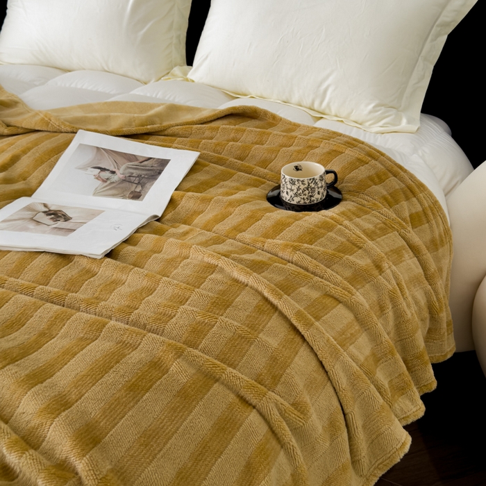 91家纺网 家纺一手货源 找家纺 春妮家纺 2024新款提花牛奶绒毛毯 驼色