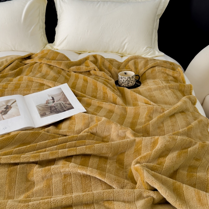 91家纺网 家纺一手货源 找家纺 春妮家纺 2024新款提花牛奶绒毛毯 驼色