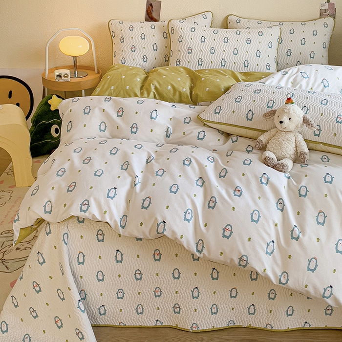 91家纺网 家纺一手货源 找家纺 羽爱家纺 2025全棉13372新疆棉花床盖四件套 肥宅企鹅