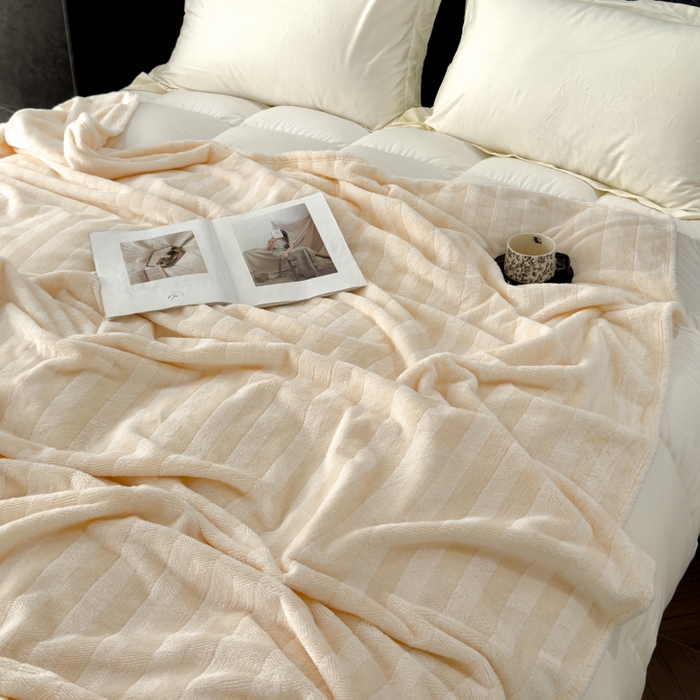 91家纺网 家纺一手货源 找家纺 春妮家纺 2024新款提花牛奶绒毛毯 米白