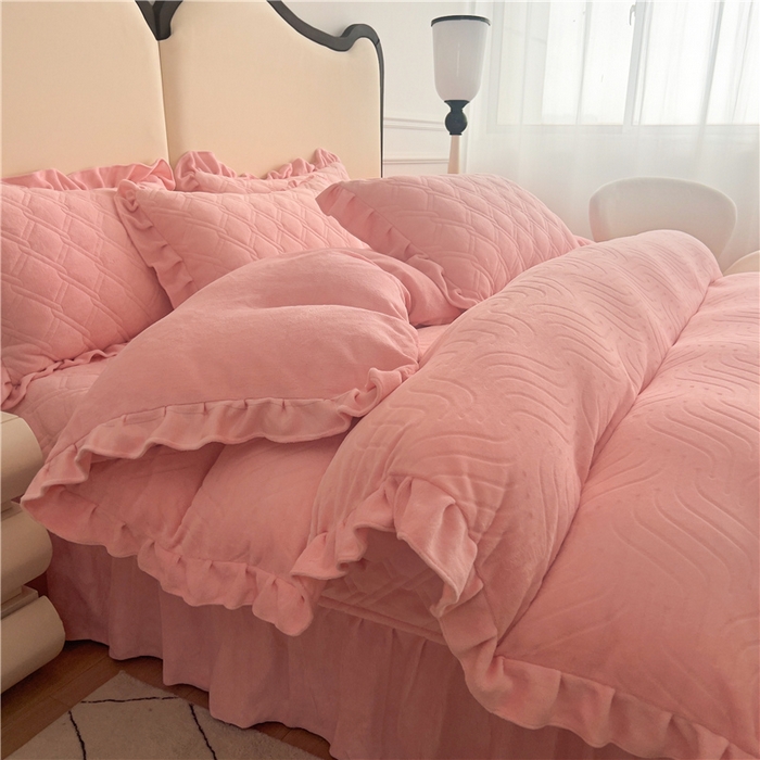 91家纺网 家纺一手货源 找家纺 十个点家纺 2024新款牛奶绒夹棉床盖四件套-唯美系列 唯美-蜜桃粉