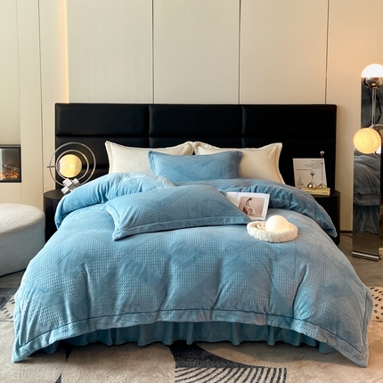 91家纺网 家纺一手货源 找家纺 美伦美焕 2024新款立体雕花压线四件套床盖四件套 兰灰