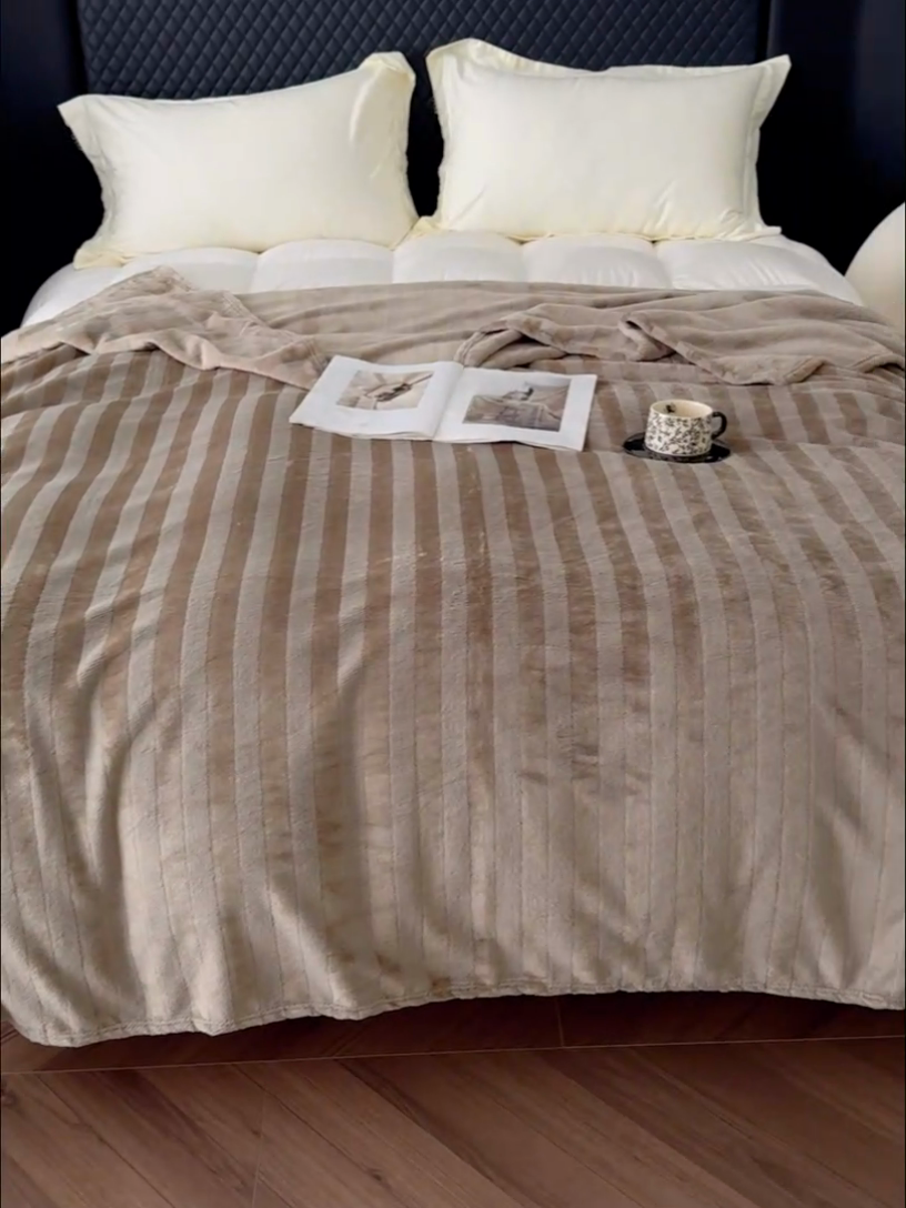 91家纺网 家纺一手货源 找家纺 春妮家纺 2024新款提花牛奶绒毛毯 卡其