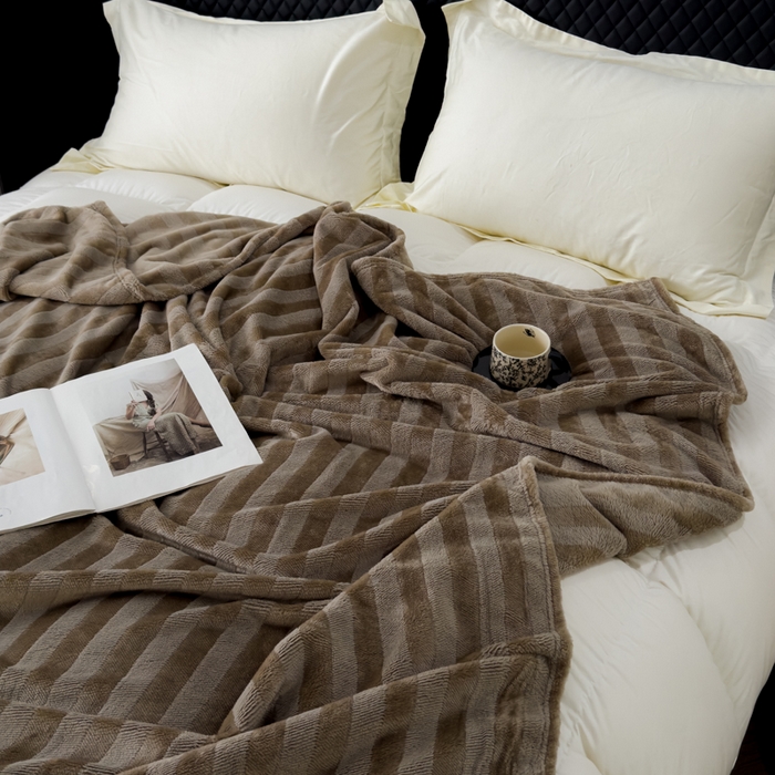 91家纺网 家纺一手货源 找家纺 春妮家纺 2024新款提花牛奶绒毛毯 卡其