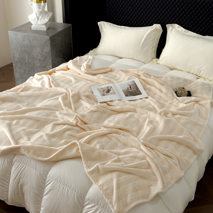 91家纺网 家纺一手货源 找家纺 春妮家纺 2024新款提花牛奶绒毛毯 米白