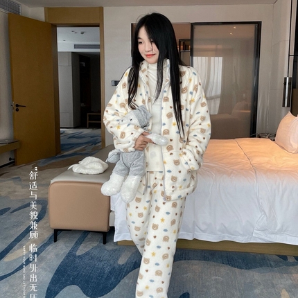 91家纺网 家纺一手货源 找家纺 （总）妍景家居生活馆 2024新款乐园小熊宅宅衣家居服