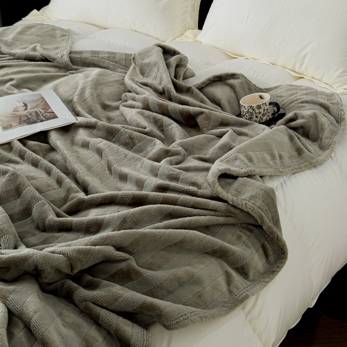 91家纺网 家纺一手货源 找家纺 春妮家纺 2024新款提花牛奶绒毛毯 极致灰