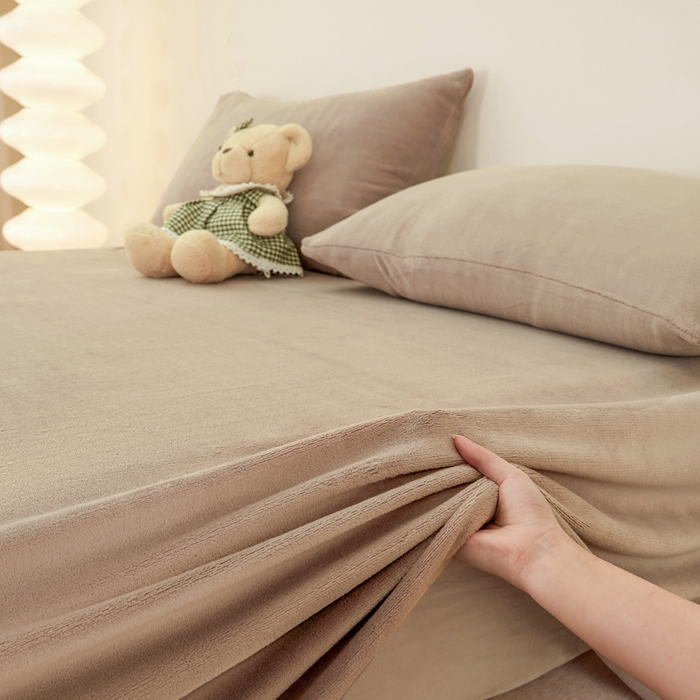 91家纺网 家纺一手货源 找家纺 棉乐町 2025新款纯色牛奶绒床单素色床单跨境外贸直播爆款 茶咖色