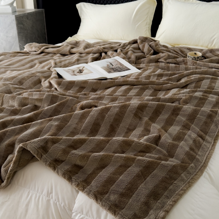 91家纺网 家纺一手货源 找家纺 春妮家纺 2024新款提花牛奶绒毛毯 卡其