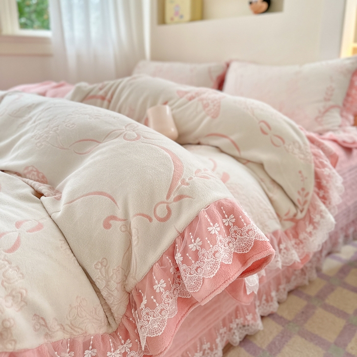 91家纺网 家纺一手货源 找家纺 淑女公社家纺 2024秋冬新款提花牛奶绒床盖款四件套 蝴蝶 豆沙粉