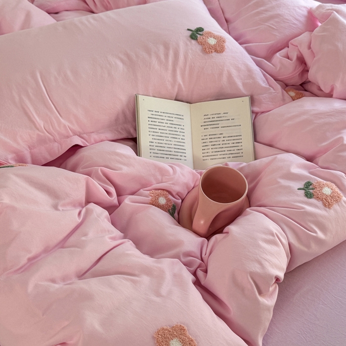 91家纺网 家纺一手货源 找家纺 布可家纺 2025新款水洗棉毛巾绣四件套 花儿朵朵-粉