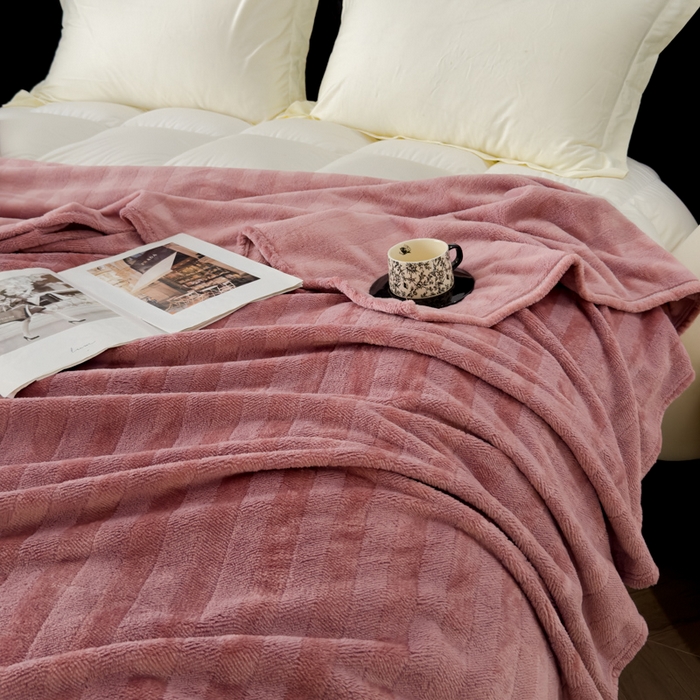 91家纺网 家纺一手货源 找家纺 春妮家纺 2024新款提花牛奶绒毛毯 豆沙