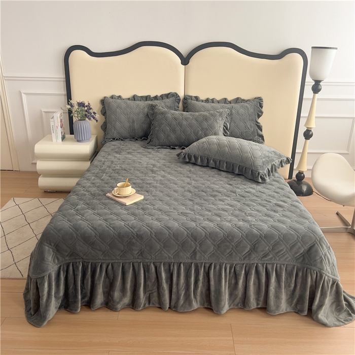 91家纺网 家纺一手货源 找家纺 十个点家纺 2024新款牛奶绒夹棉床盖四件套-唯美系列 唯美-深灰