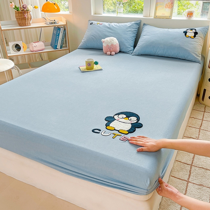 91家纺网 家纺一手货源 找家纺 3C 2024新款全棉色织水洗棉可爱毛巾绣床笠 企鹅-蓝