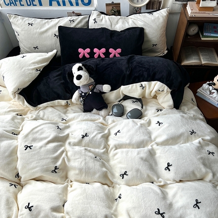 91家纺网 家纺一手货源 找家纺 （总）原素 2024新款蝴蝶结小印花毛巾绣混搭牛奶绒四件套