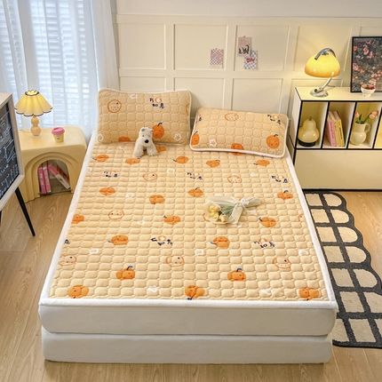 91家纺网 家纺一手货源 找家纺 柒月家居 2024新款牛奶绒加厚卡通印花床垫床褥 小橘子垫