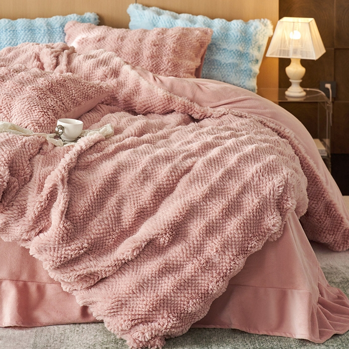 91家纺网 家纺一手货源 找家纺 安哆啦家纺 2024新款高克重10斤轻奢托斯卡纳兔毛绒喷花泡泡牛奶绒四件套 喷花-豆沙