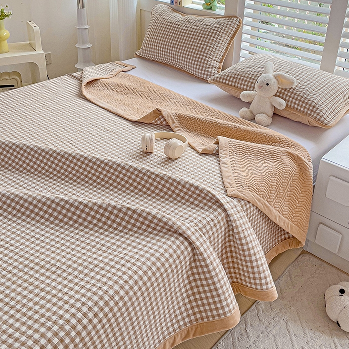 91家纺网 家纺一手货源 找家纺 羽爱家纺 2024新款全棉色织水洗宝宝绒床盖三件套 米小格