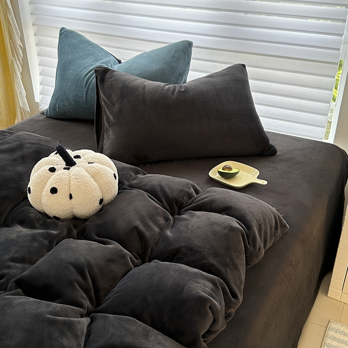 91家纺网 家纺一手货源 找家纺 梓瑄家居 2024新款高克重秋冬加厚双拼牛奶绒单枕套 高级黑灰