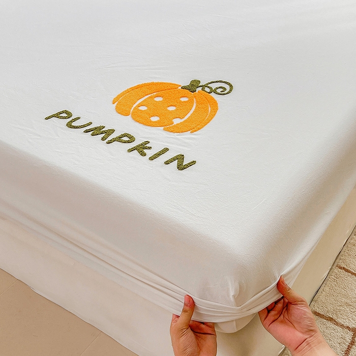 91家纺网 家纺一手货源 找家纺 3C 2024新款全棉色织水洗棉可爱毛巾绣床笠 小南瓜-白