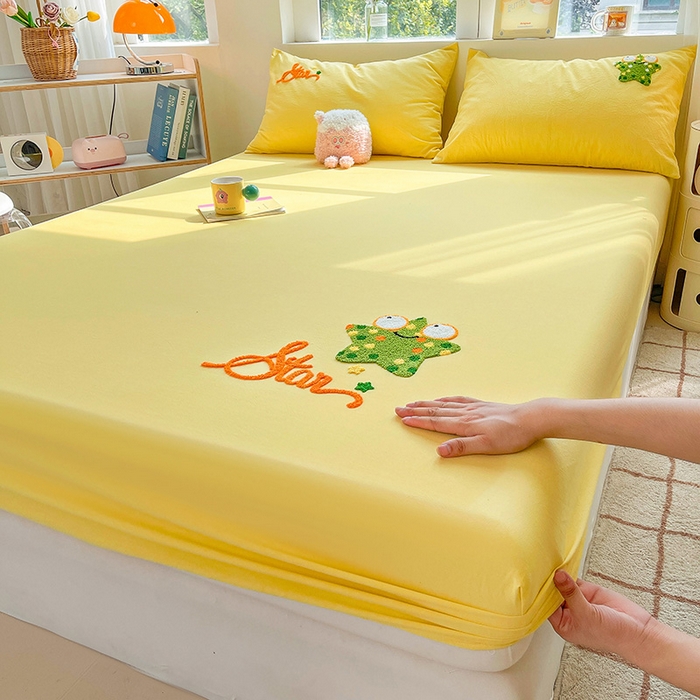 91家纺网 家纺一手货源 找家纺 3C 2024新款全棉色织水洗棉可爱毛巾绣床笠 闪闪星-黄