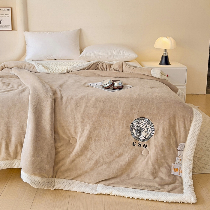 91家纺网 家纺一手货源 找家纺 柏薇 2024新款加绒加厚牛奶绒豆豆冬被 牛奶绒豆豆被-驼色