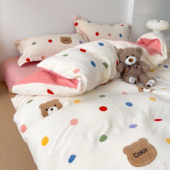 91家纺网 家纺一手货源 找家纺 乐童家纺 2024新款跑量款牛奶绒床裙四件套 活力熊