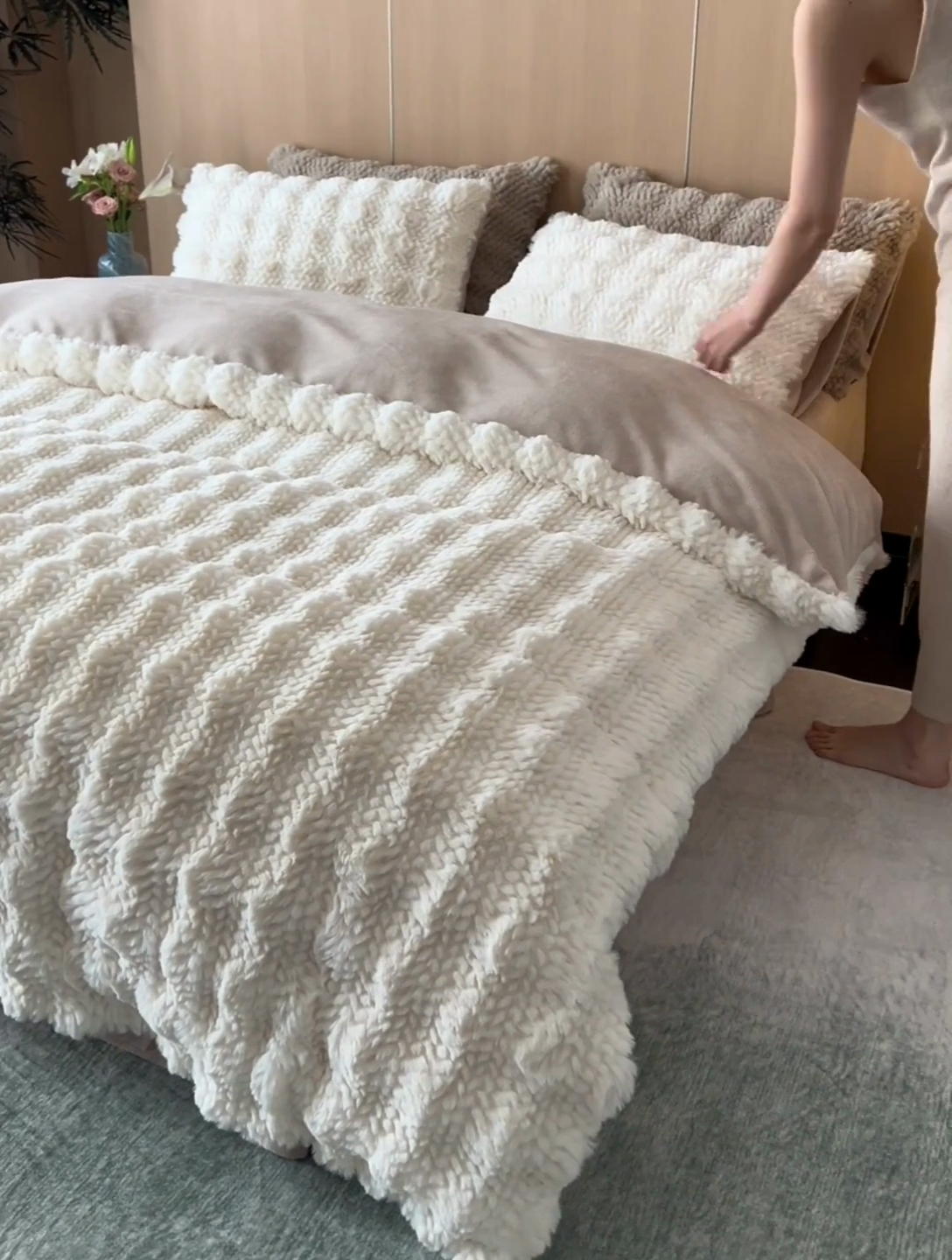 91家纺网 家纺一手货源 找家纺 安哆啦家纺 2024新款高克重10斤轻奢托斯卡纳兔毛绒喷花泡泡牛奶绒四件套 喷花-奶白咖