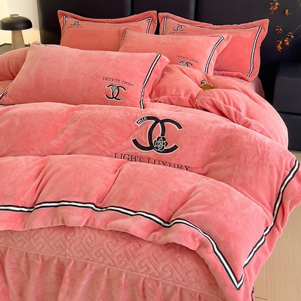 言熙居 2024新款加厚刺绣牛奶绒床盖纯色刺绣四件套 山茶花-粉