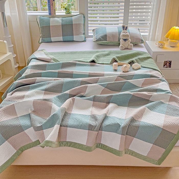 91家纺网 家纺一手货源 找家纺 羽爱家纺 2024新款全棉色织水洗宝宝绒床盖三件套 采绿