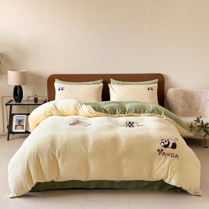 万盛家纺 2025新款卡通贴补绣牛奶绒四件套 熊猫-奶油黄-绿色