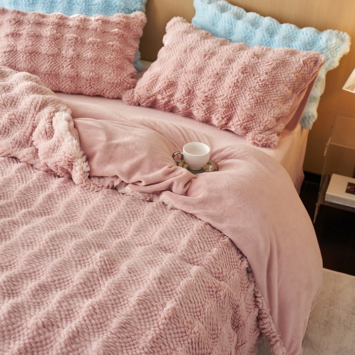 91家纺网 家纺一手货源 找家纺 安哆啦家纺 2024新款高克重10斤轻奢托斯卡纳兔毛绒喷花泡泡牛奶绒四件套 喷花-豆沙