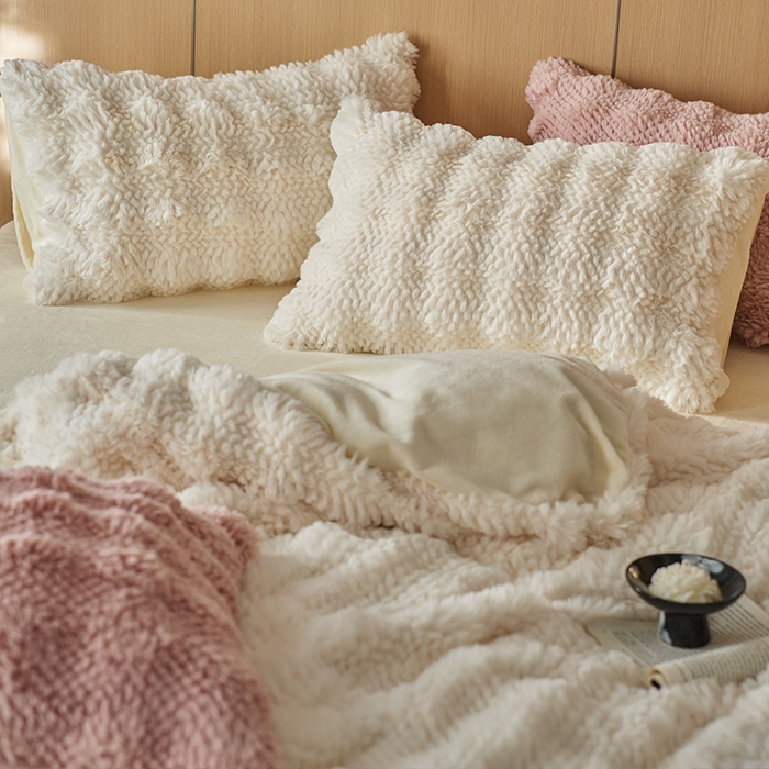 91家纺网 家纺一手货源 找家纺 安哆啦家纺 2024新款高克重10斤轻奢托斯卡纳兔毛绒喷花泡泡牛奶绒四件套 喷花-奶油白