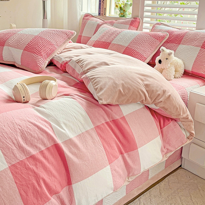 91家纺网 家纺一手货源 找家纺 羽爱家纺 2024新款全棉色织水洗宝宝绒床盖四件套 红格