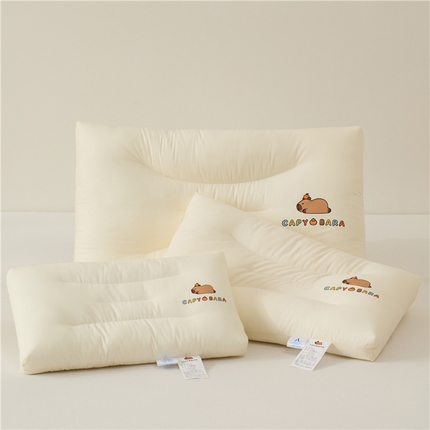 91家纺网 家纺一手货源 找家纺 （总）昕科 2025新款A类全棉卡皮巴拉亲子枕-纯棉儿童 枕头学生枕芯