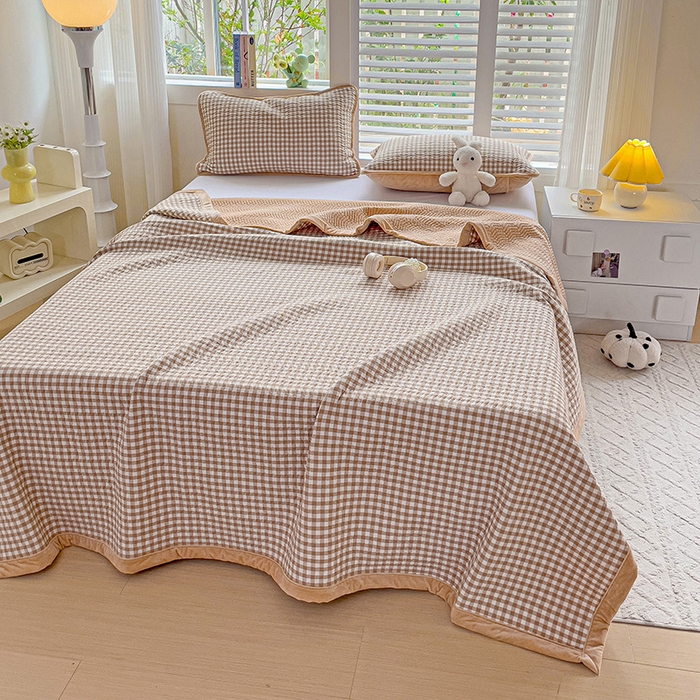 91家纺网 家纺一手货源 找家纺 羽爱家纺 2024新款全棉色织水洗宝宝绒床盖三件套 米小格