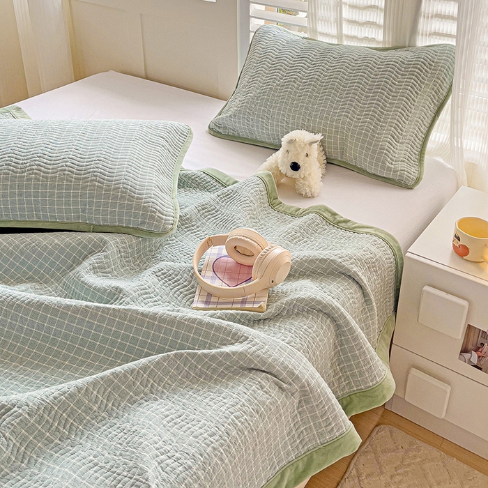 91家纺网 家纺一手货源 找家纺 羽爱家纺 2024新款全棉色织水洗宝宝绒床盖四件套 绿色心情