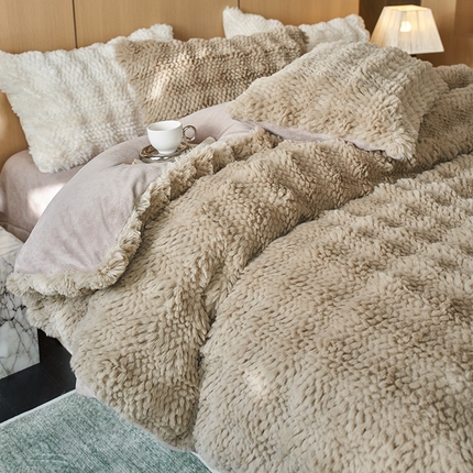 91家纺网 家纺一手货源 找家纺 安哆啦家纺 2024新款高克重10斤轻奢托斯卡纳兔毛绒喷花泡泡牛奶绒四件套 喷花-卡其