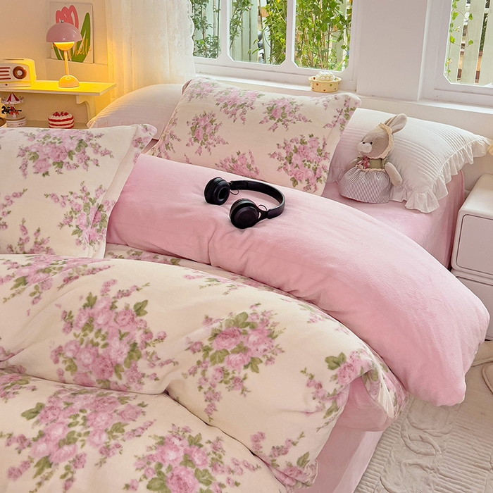 91家纺网 家纺一手货源 找家纺 乐童家纺 2024新款跑量款牛奶绒床裙四件套 花影粉