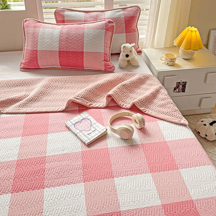 91家纺网 家纺一手货源 找家纺 羽爱家纺 2024新款全棉色织水洗宝宝绒床盖三件套 红格