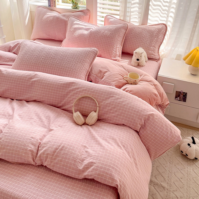 91家纺网 家纺一手货源 找家纺 羽爱家纺 2024新款全棉色织水洗宝宝绒床盖四件套 樱花格