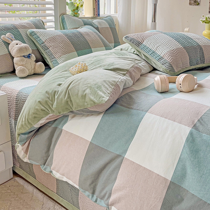 91家纺网 家纺一手货源 找家纺 羽爱家纺 2024新款全棉色织水洗宝宝绒床盖四件套 采绿