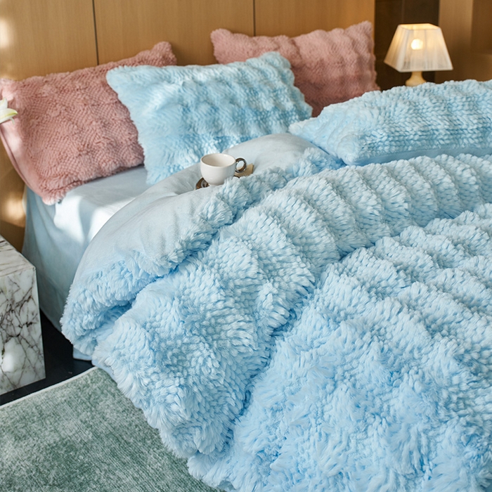 91家纺网 家纺一手货源 找家纺 安哆啦家纺 2024新款高克重10斤轻奢托斯卡纳兔毛绒喷花泡泡牛奶绒四件套 喷花-天空蓝